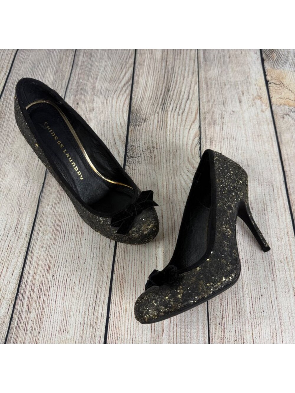 Chinese Laundry Black and Gold Glitter Pumps Heels Decorative Black Bow Size 6.5